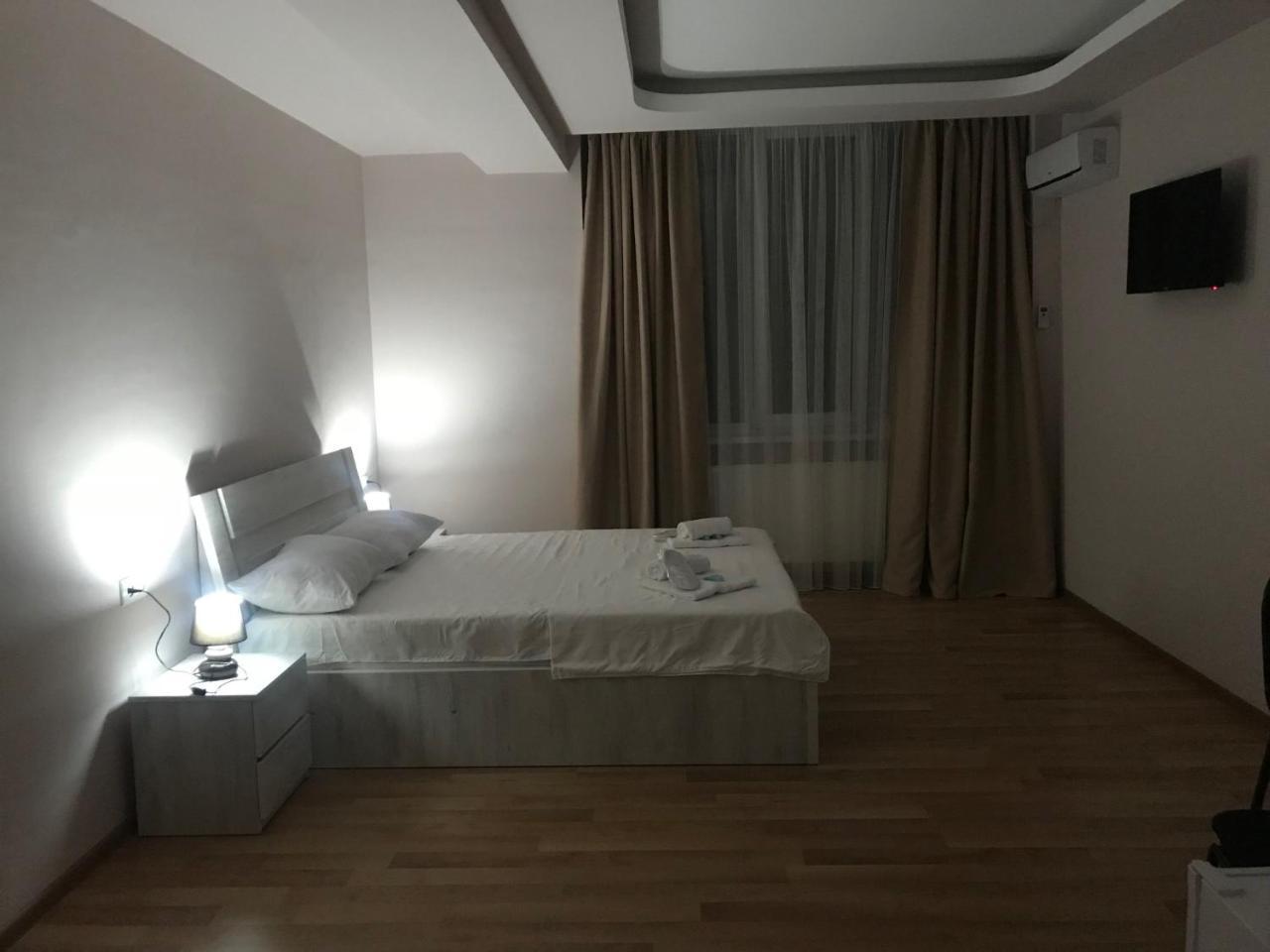 Hotel Caucasus ティビリシ エクステリア 写真