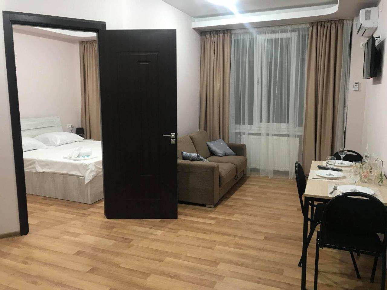 Hotel Caucasus ティビリシ エクステリア 写真