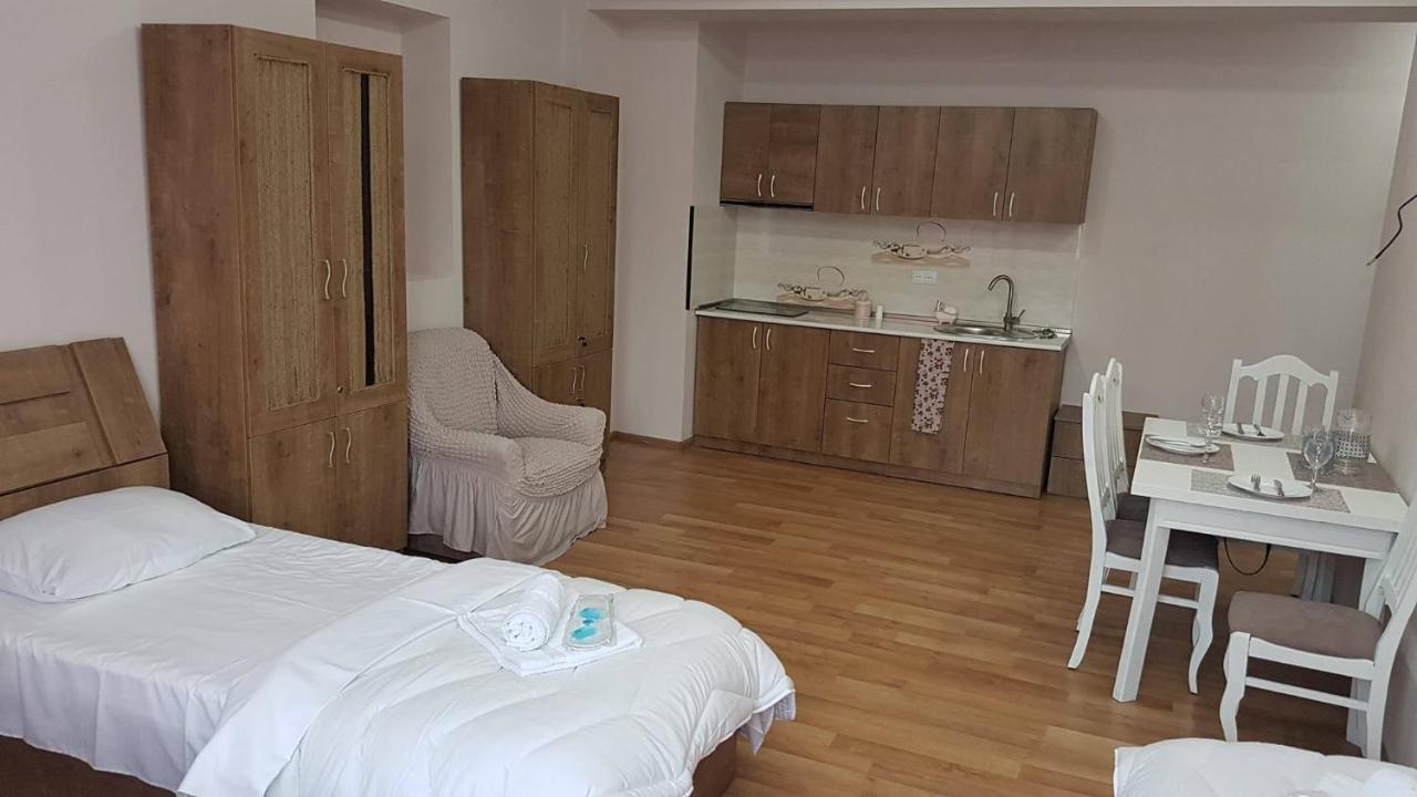 Hotel Caucasus ティビリシ エクステリア 写真