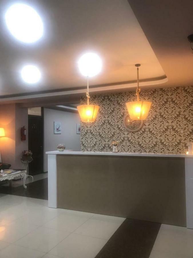 Hotel Caucasus ティビリシ エクステリア 写真